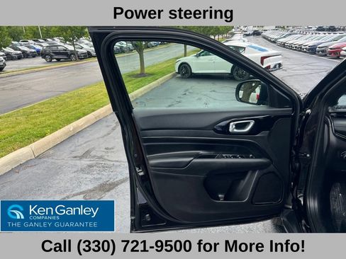 Used 2026 Jeep Compass Latitude AWD/4WD image 21