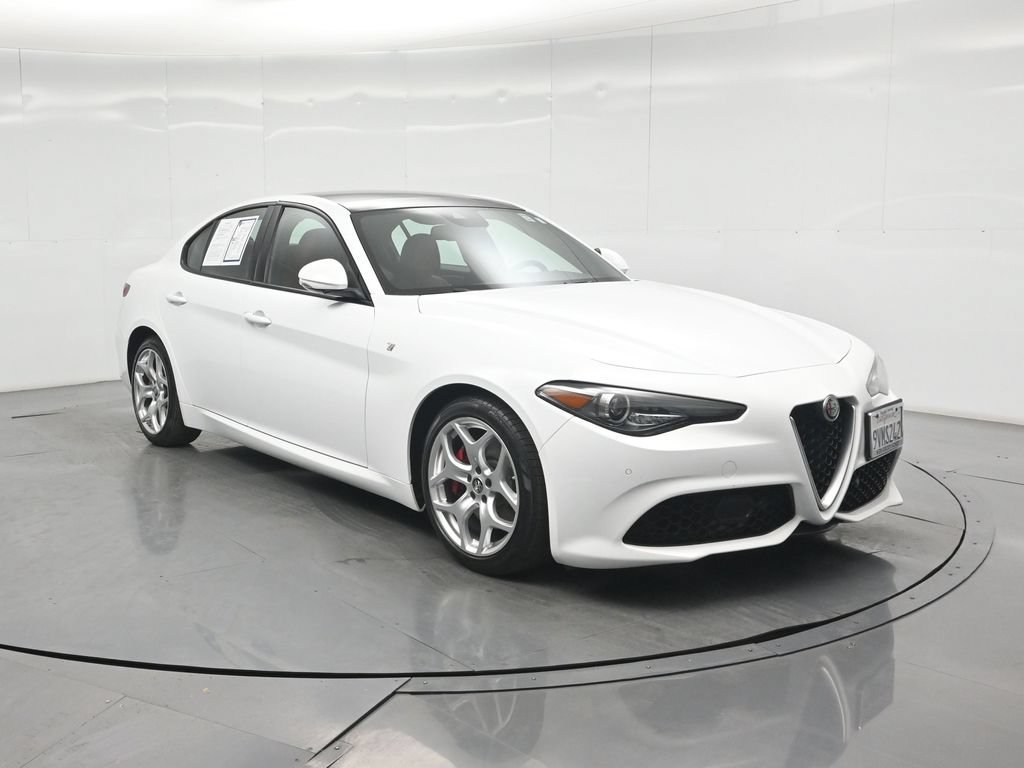 Used 2022 Alfa Romeo Giulia Ti RWD image 45