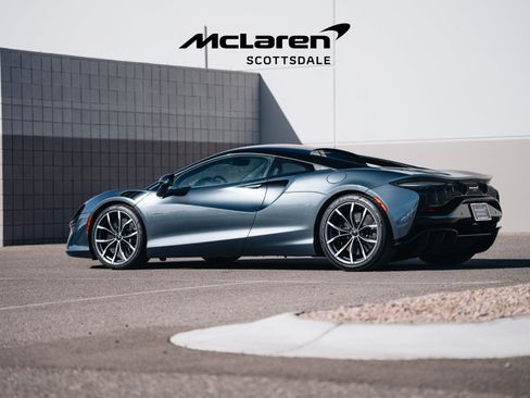 Used 2023 McLaren Artura RWD image 6