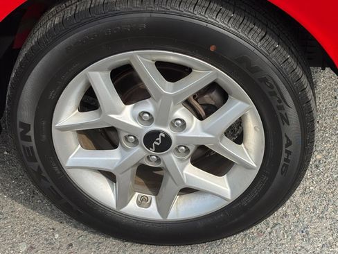 Used 2025 Kia Soul LX w/ LX Technology Package FWD image 21