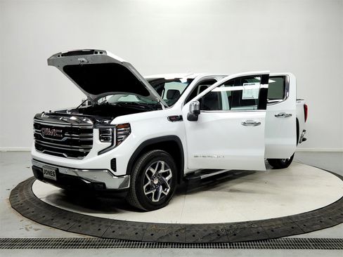 Used 2022 GMC Sierra 1500 SLT w/ SLT Premium Plus Package image 11