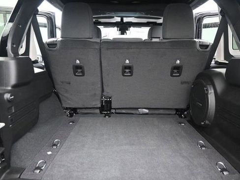 Used 2024 Jeep Wrangler Unlimited Rubicon w/ Technology Group image 23