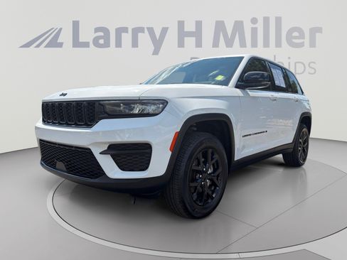 Used 2024 Jeep Grand Cherokee Altitude AWD/4WD image 1