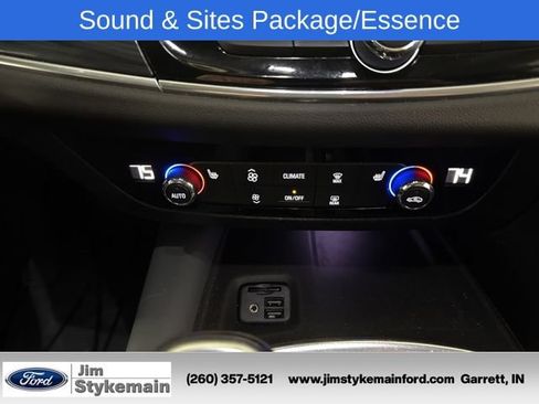 Used 2020 Buick Enclave Essence w/ Sound and Sites Package FWD image 21