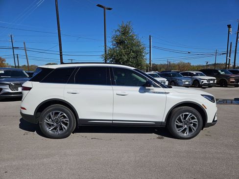 New 2026 Lincoln Corsair Premiere FWD image 8
