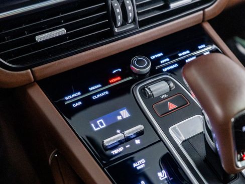 Used 2023 Porsche Cayenne Turbo image 38