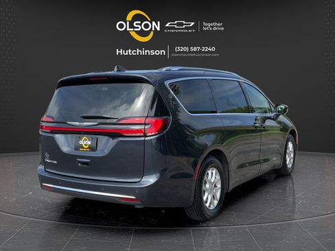 Used 2021 Chrysler Pacifica Touring-L FWD image 13