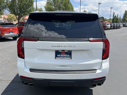 Used 2025 GMC Yukon XL Denali AWD/4WD image 9