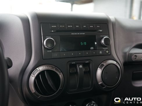 Used 2018 Jeep Wrangler Sport image 17