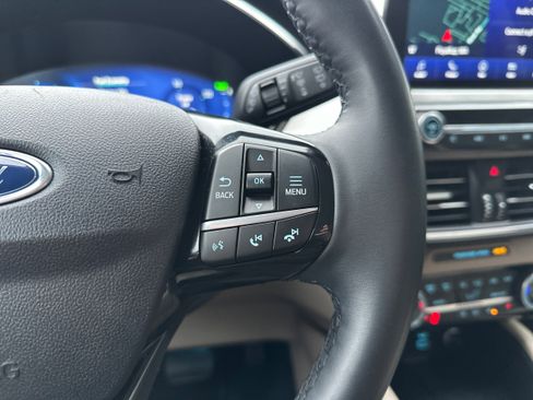 Used 2021 Ford Escape Titanium image 34