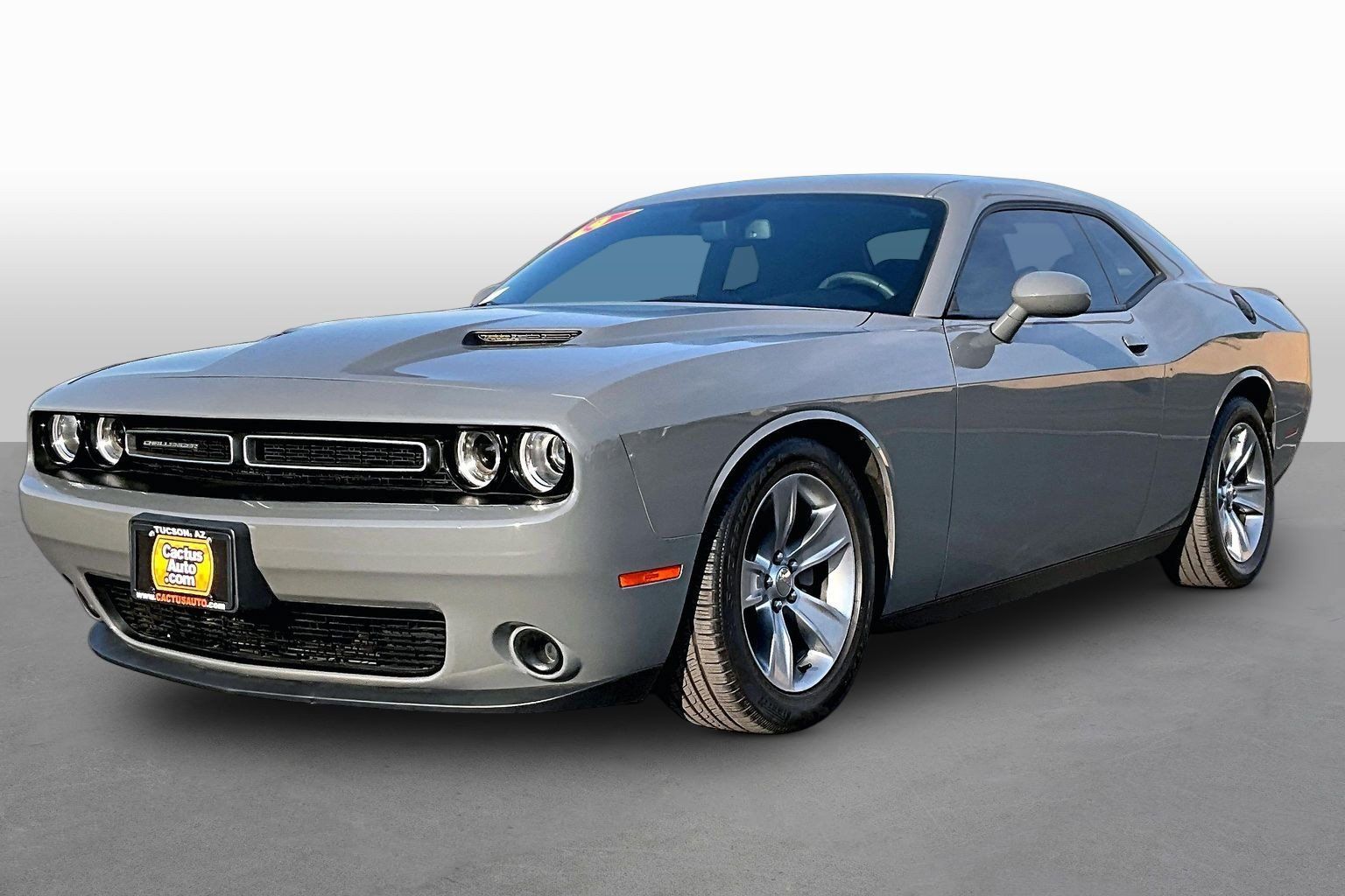 Used 2019 Dodge Challenger SXT RWD image 1