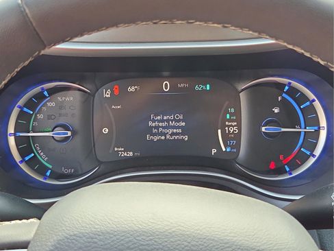 Used 2023 Chrysler Pacifica Touring-L FWD image 33