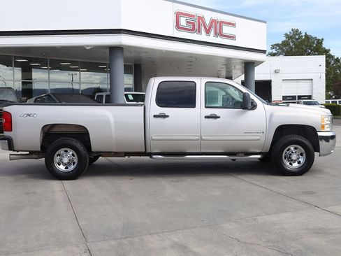 Used 2009 Chevrolet Silverado 3500 LT w/ Exterior Plus Package AWD/4WD image 7