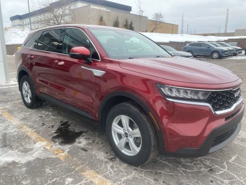 Used 2022 Kia Sorento LX image 1