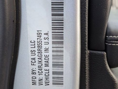 Certified 2024 Jeep Grand Cherokee L Laredo image 32