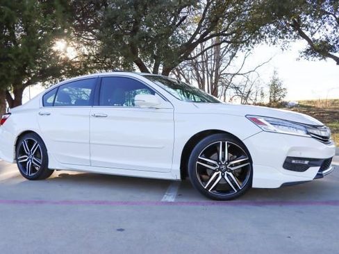 Used 2017 Honda Accord Touring image 1