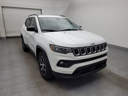Used 2024 Jeep Compass Latitude image 13