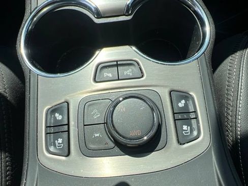 Used 2024 GMC Terrain Denali w/ Denali Premium Package AWD/4WD image 33