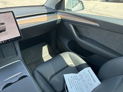 Used 2023 Tesla Model Y Performance image 16