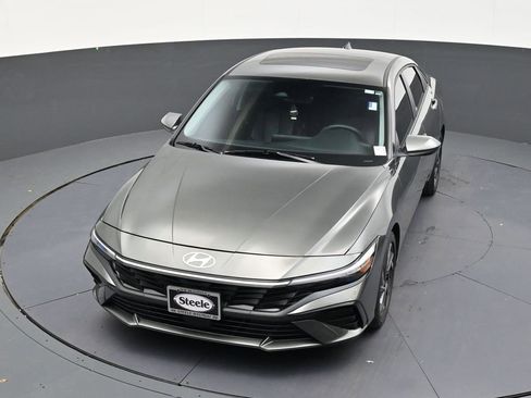 Used 2025 Hyundai Elantra SEL FWD image 20