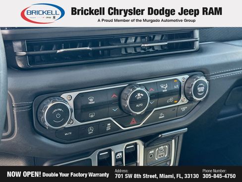Used 2025 Jeep Wrangler Unlimited Rubicon AWD/4WD image 33