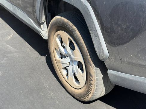 Used 2021 Toyota RAV4 LE FWD image 4