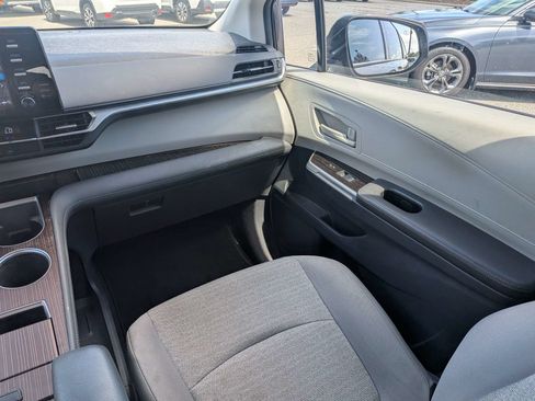Used 2021 Toyota Sienna LE w/ LE Plus Package AWD/4WD image 16