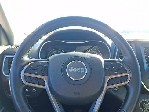 Used 2020 Jeep Cherokee Latitude Plus w/ Comfort/Convenience Group image 19