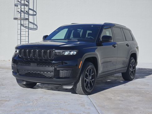 New 2025 Jeep Grand Cherokee L Laredo image 2