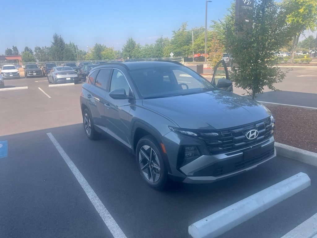Certified 2025 Hyundai Tucson SEL AWD/4WD image 2