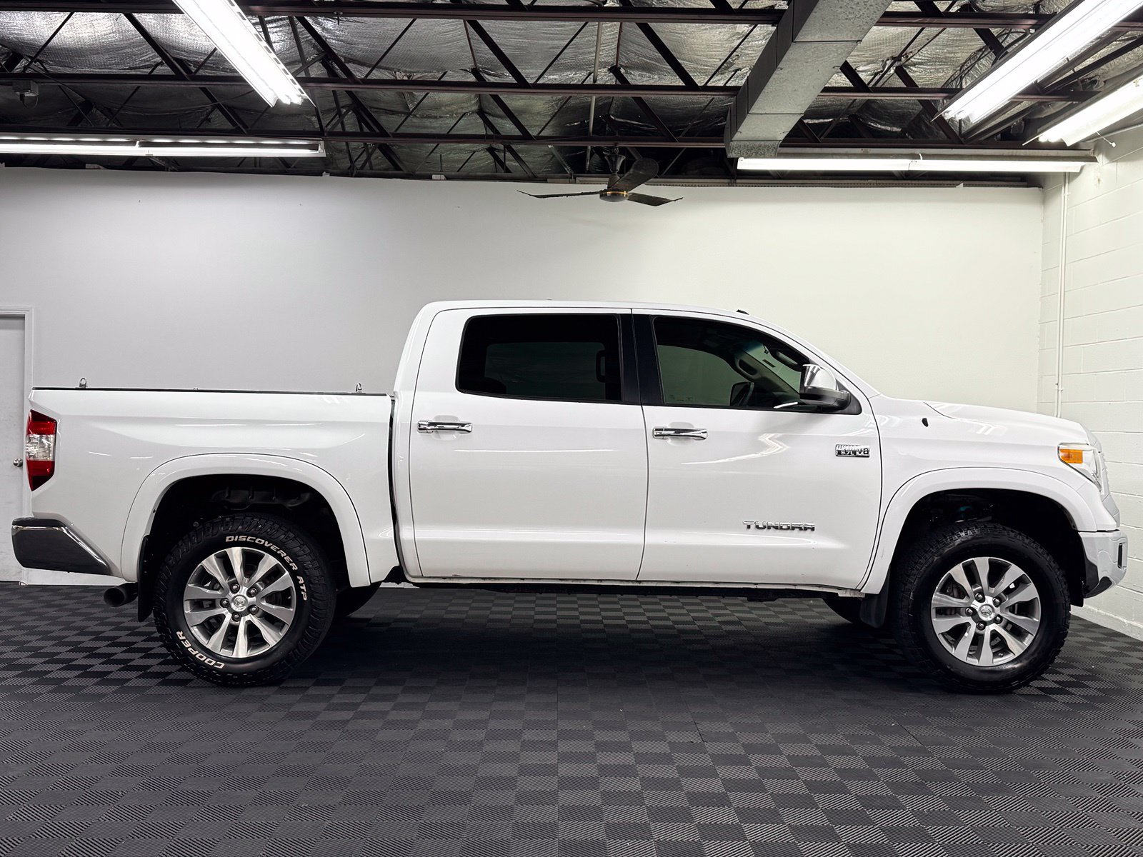 Used 2017 Toyota Tundra Limited AWD/4WD image 4