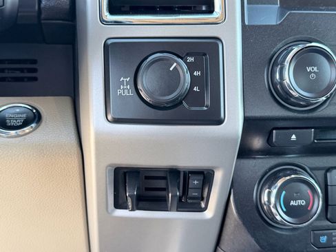 Used 2017 Ford F250 Lariat w/ Lariat Ultimate Package AWD/4WD image 17