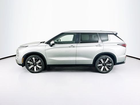 Used 2025 Mitsubishi Outlander SE FWD image 4