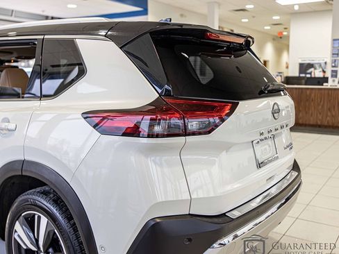 Used 2022 Nissan Rogue Platinum w/ Head-Up Display Package image 14