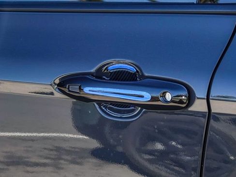 Used 2025 Toyota Camry SE w/ Convenience Package image 12