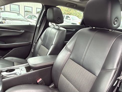 Used 2016 Chevrolet Impala LT w/ Convenience Package image 13