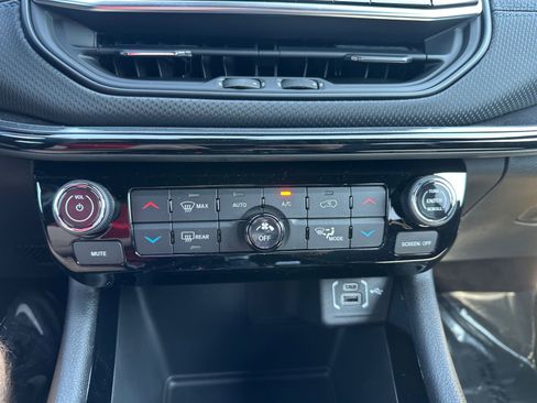 New 2025 Jeep Compass Limited w/ Sun & Sound Group AWD/4WD image 25