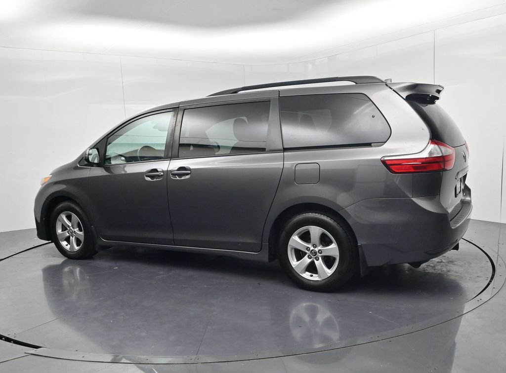 Used 2019 Toyota Sienna LE w/ Carpet Mat Package FWD image 5