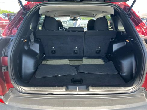 Used 2019 Jeep Cherokee Latitude w/ Popular Appearance Group FWD image 8