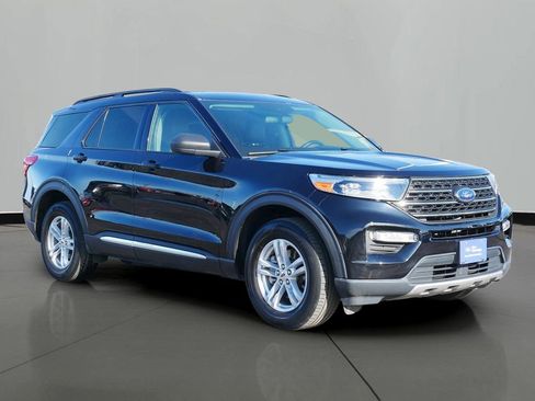 Certified 2023 Ford Explorer XLT w/ Equipment Group 202A image 4