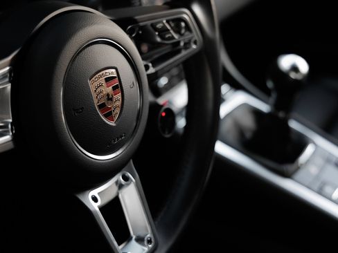 Certified 2025 Porsche 718 Cayman RWD image 20