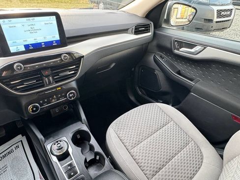Used 2020 Ford Escape SE image 12