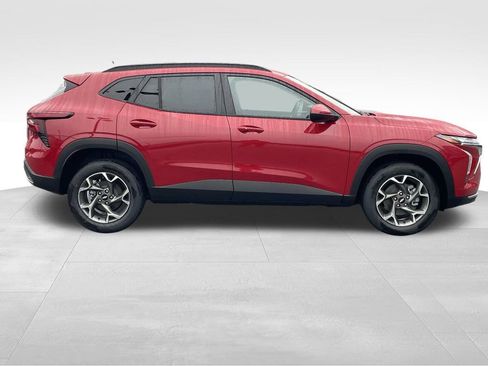 New 2026 Chevrolet Trax LT w/ Driver Confidence Package image 2