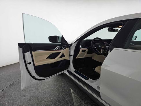 Used 2024 BMW i4 eDrive40 w/ Convenience Package image 19