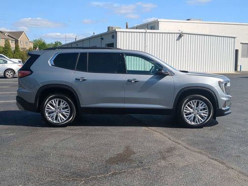 Used 2026 GMC Acadia Elevation w/ Elevation Premium Package FWD image 9