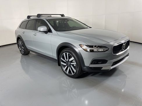 New 2025 Volvo V90 B6 Cross Country Ultra w/ Climate Package image 2