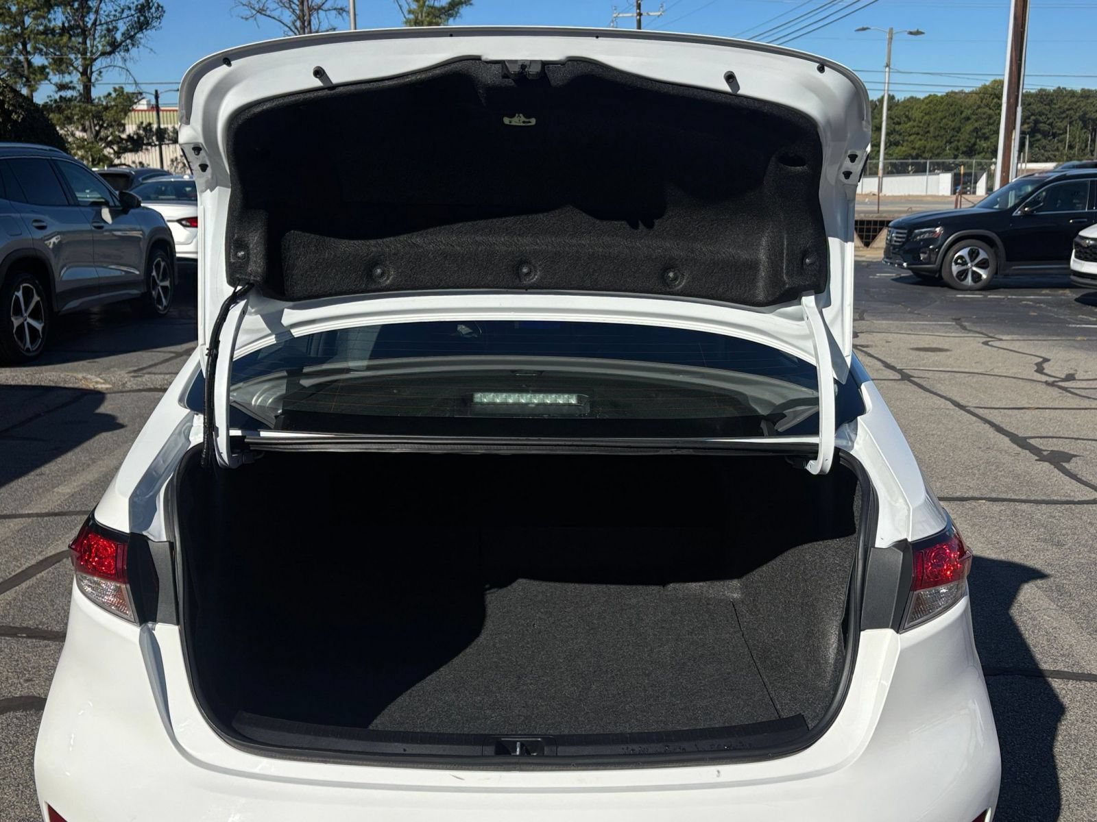 Used 2025 Toyota Corolla LE FWD image 29