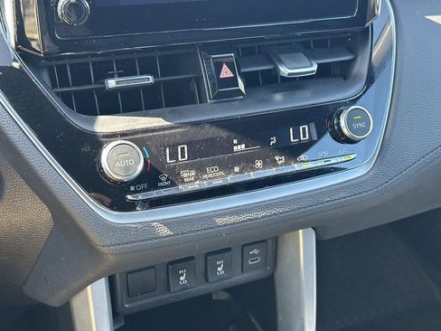 Used 2025 Toyota Corolla Cross AWD Hybrid image 31