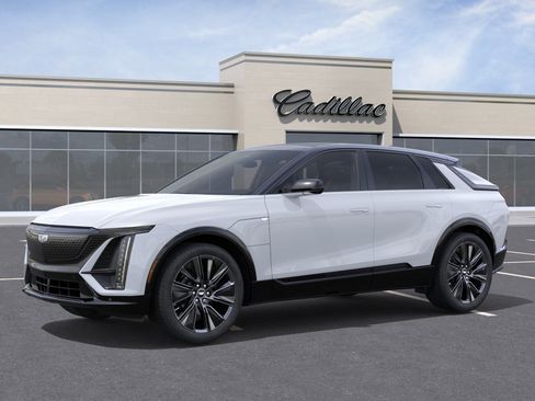 New 2026 Cadillac Lyriq Signature Sport w/ LPO, Floor Liner Package AWD/4WD image 2