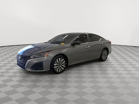 Certified 2025 Nissan Altima 2.5 SV FWD image 6